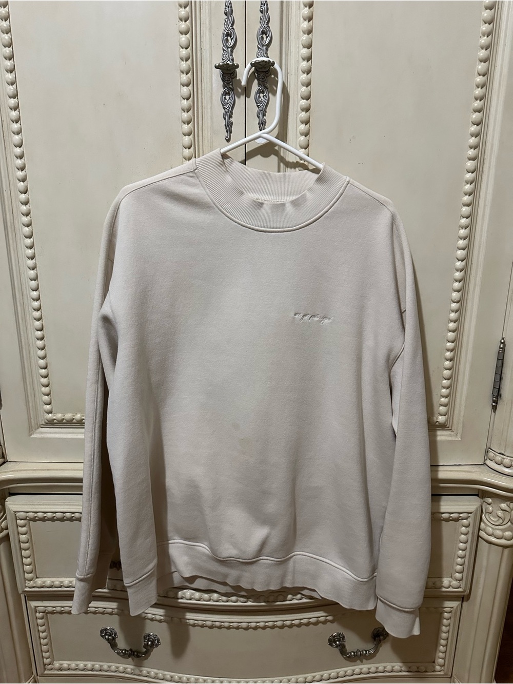 H&M Men’s Cream Relaxed Fit Crewneck Sweatshirt Size L | Cursive Stitch Detail